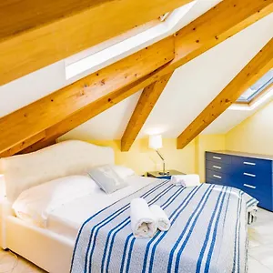 Star House , Marina dʼAndora Italia